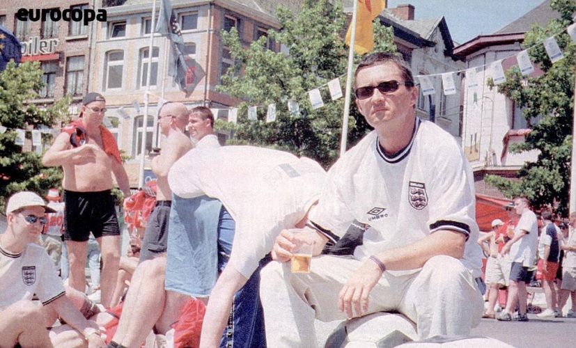 O diário de um fotógrafo disfarçado de hooligan na Eurocopa de 2000