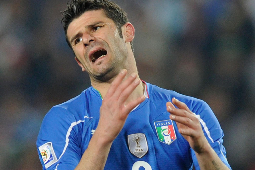 Vincenzo Iaquinta em ação pela Itália na Copa do Mundo de 2010 na África do Sul