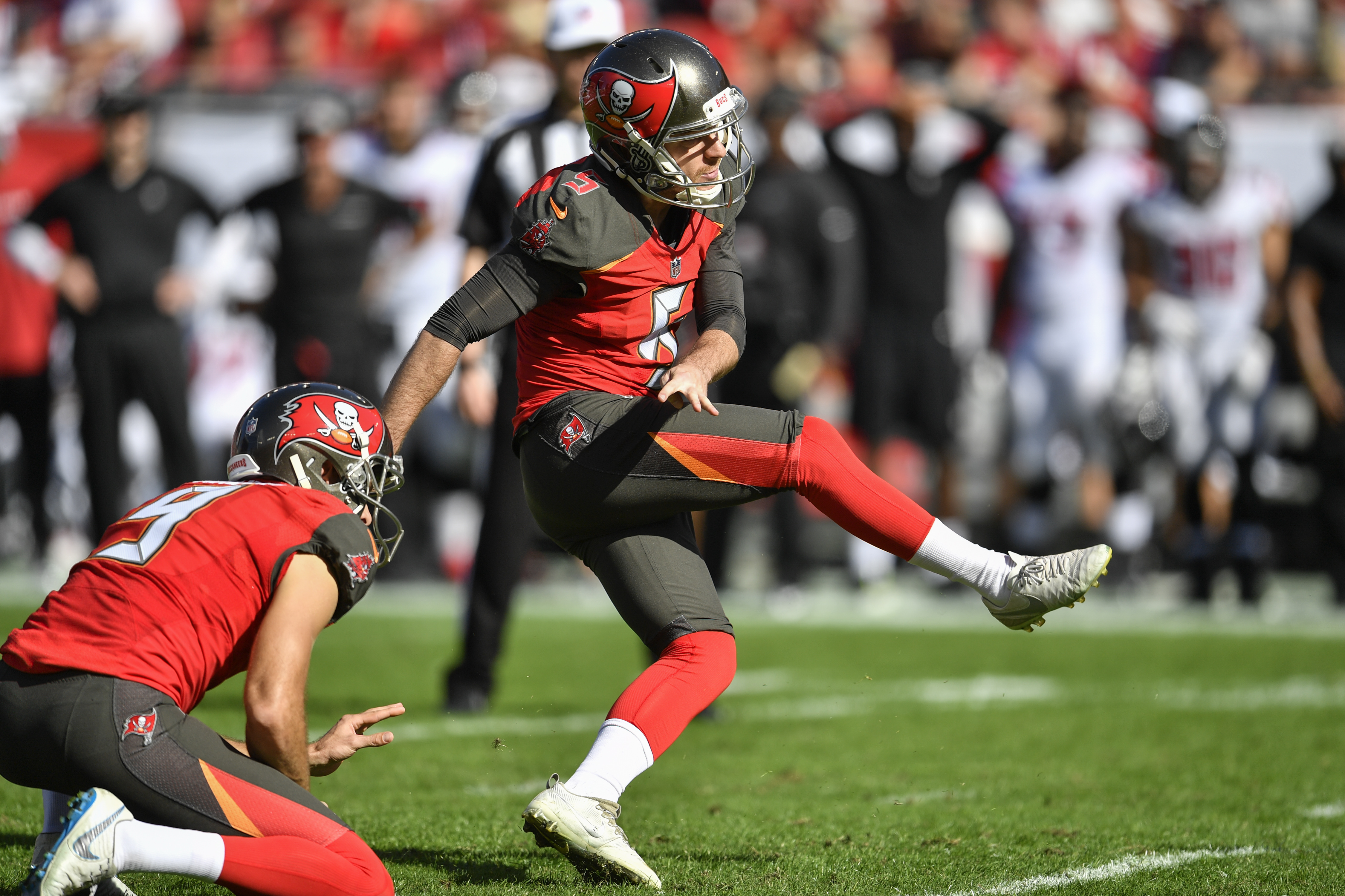 Na torcida pelos Rams, Cairo Santos vive expectativa de receber anel:  Seria muito legal, futebol americano