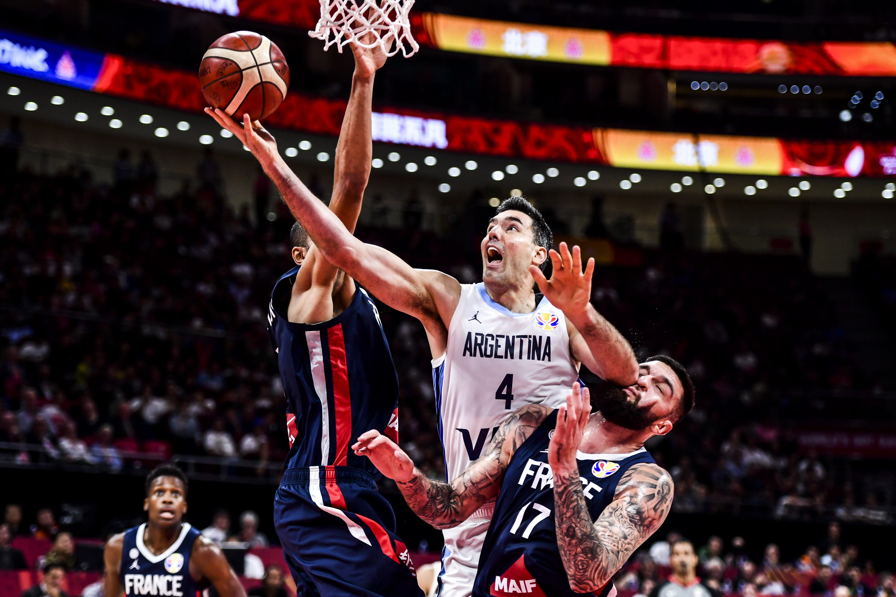 Após duas prorrogações, Argentina vence o Brasil no basquete