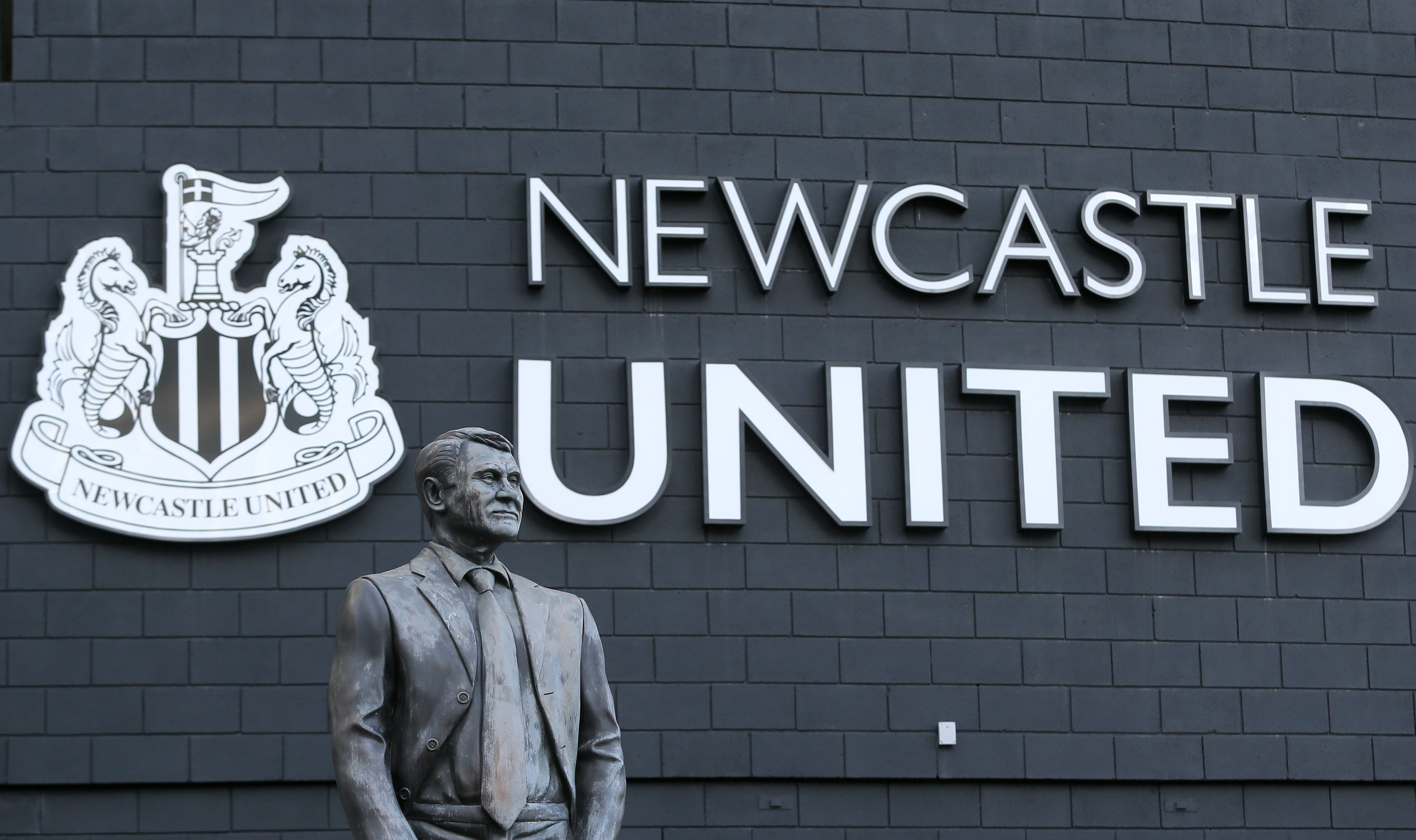 Fundo saudita desiste de comprar o Newcastle e culpa clubes rivais