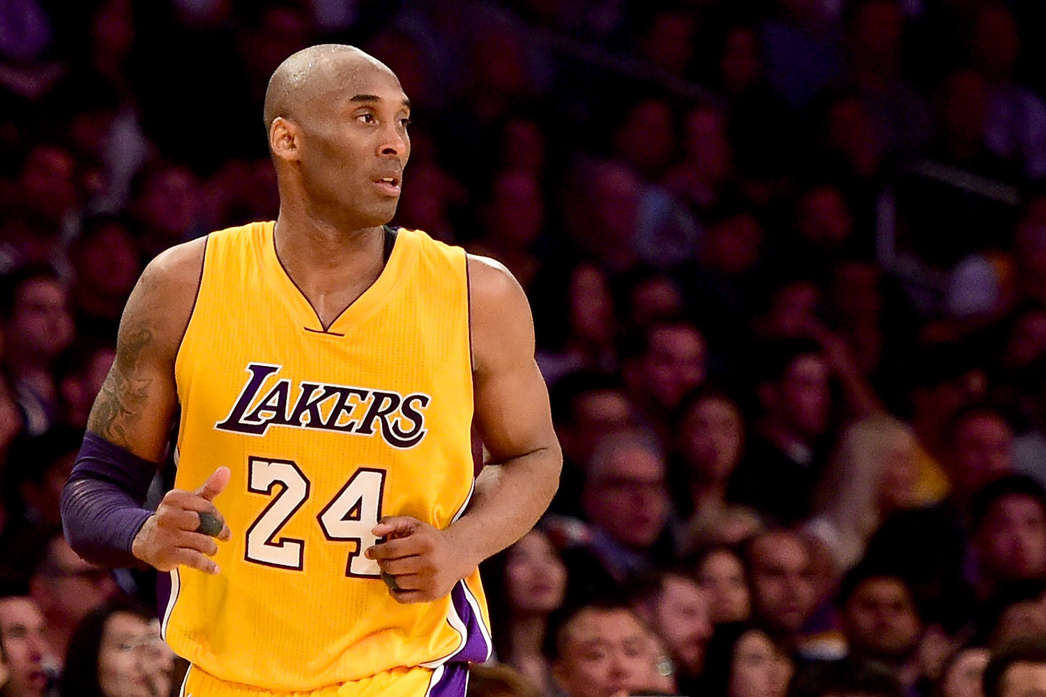 Ex-jogador de basquete americano Kobe Bryant morre em acidente aéreo -  Notisul