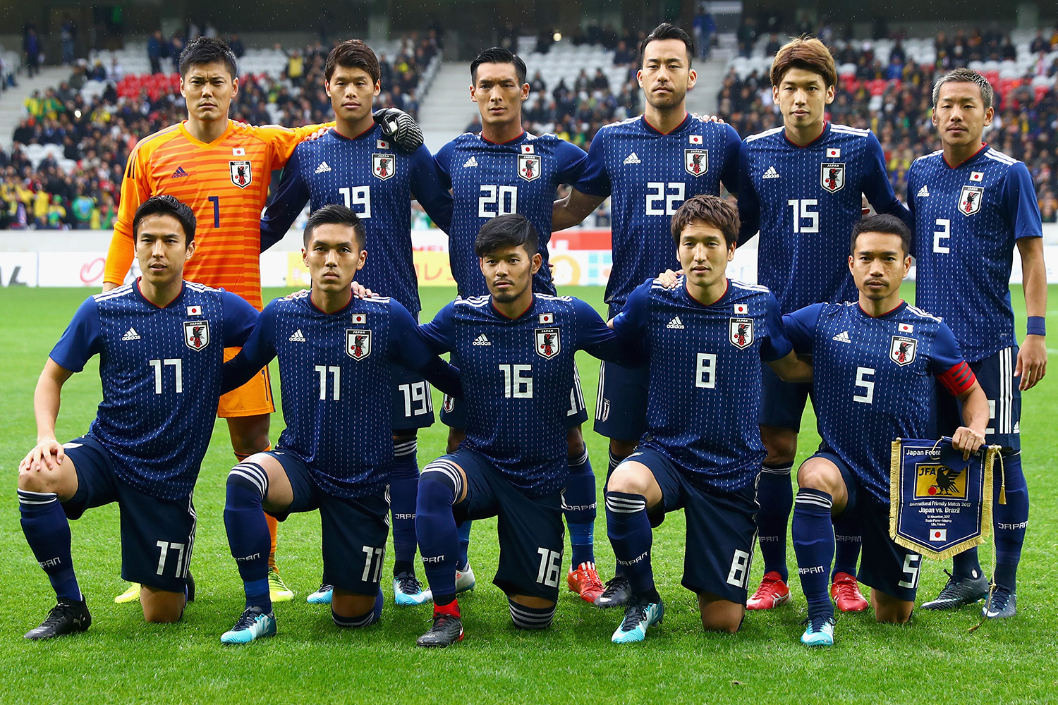 LILLE, FRANCE - NOVEMBER 10: Players of Japan pose for a team photo during the international friendly match between Brazil and Japan at Stade Pierre-Mauroy on November 10, 2017 in Lille, France. (Photo by Clive Rose/Getty Images)