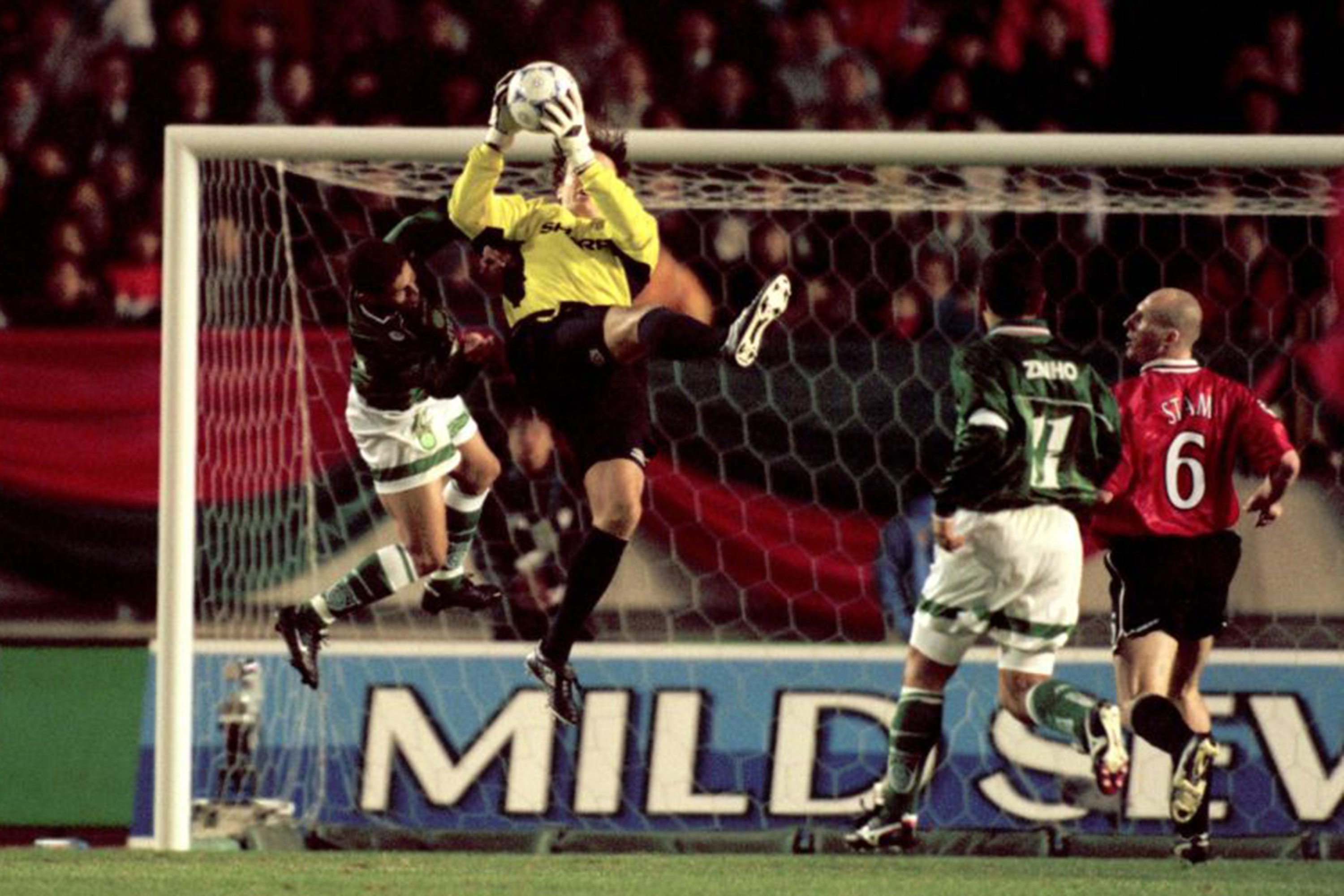 Mark Bosnich fazia defesa ao gol do Palmeiras na final do Mundial de 1999