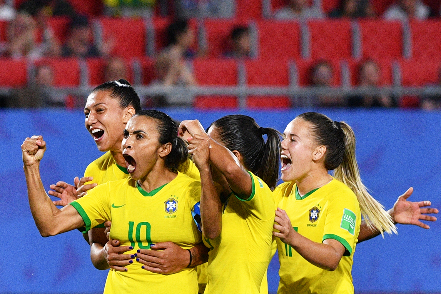 Marta comemora ao marcar gol de pênalti durante partida entre Brasil e Itália, válida pela fase de grupos da Copa do Mundo Feminina – 18/06/2019