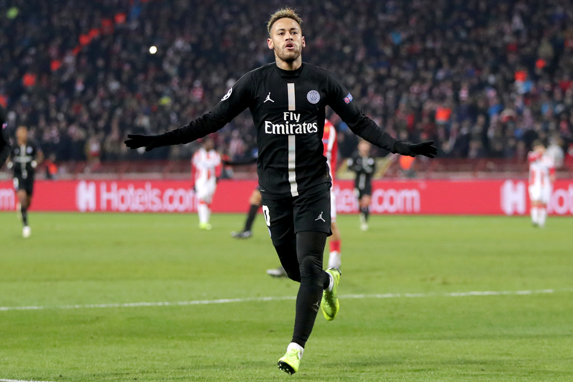 Neymar comemora gol na vitória do PSG sobre o Estrela Vermelha em partida válida pela última rodada da fase de grupos da Copa dos Campeões da Europa - 11/12/2018