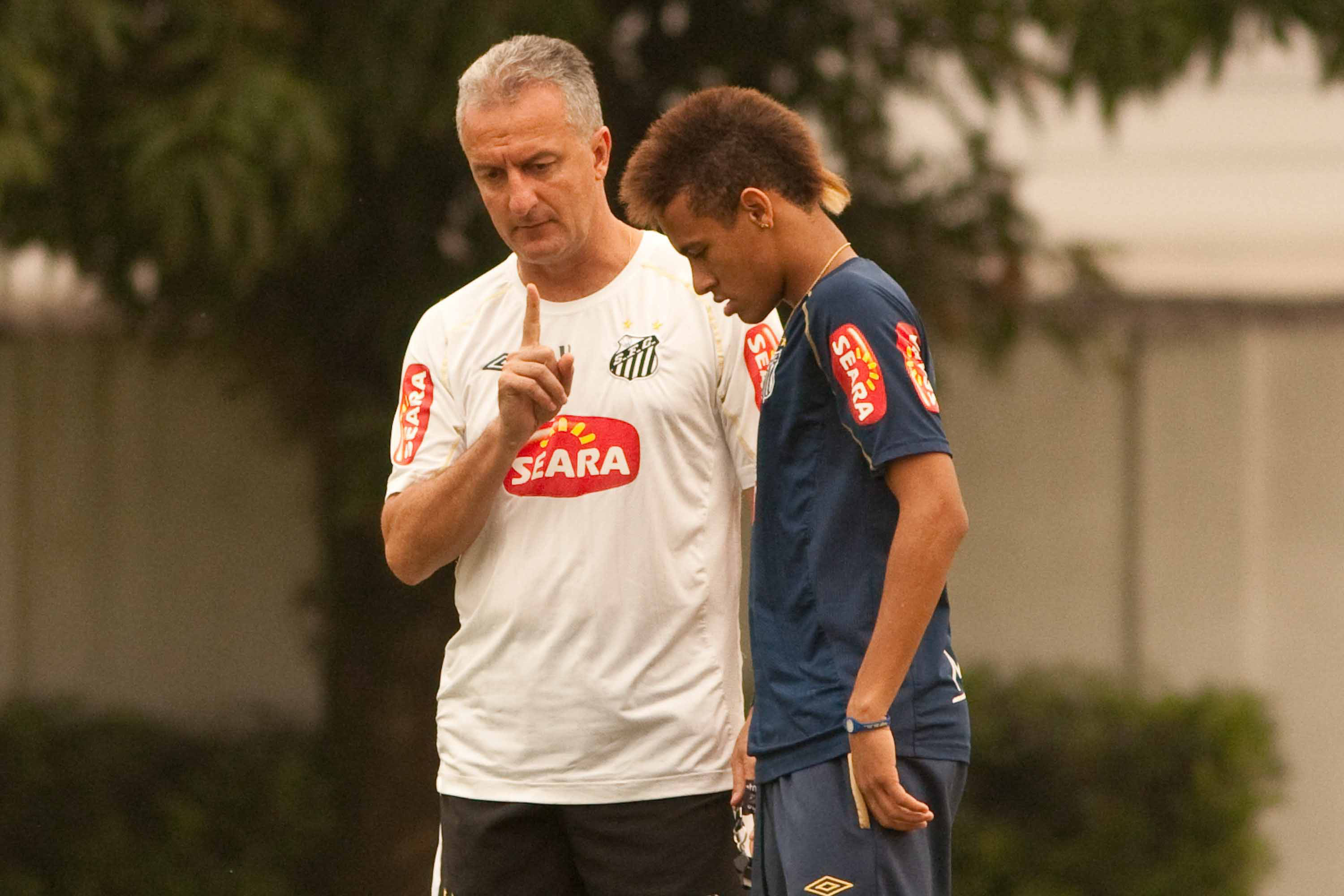 Neymar e Dorival entraram em colisão em 2010 -