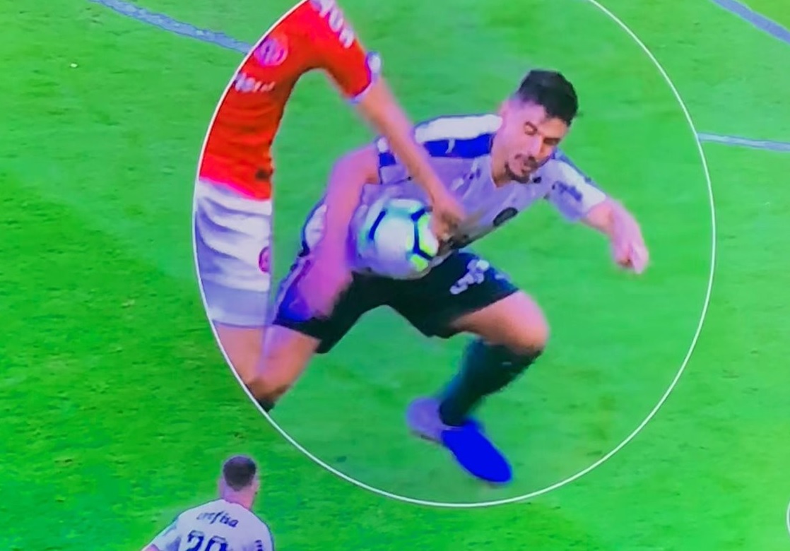 Como funciona a regra de toque de mão no futebol - Jornal O Globo