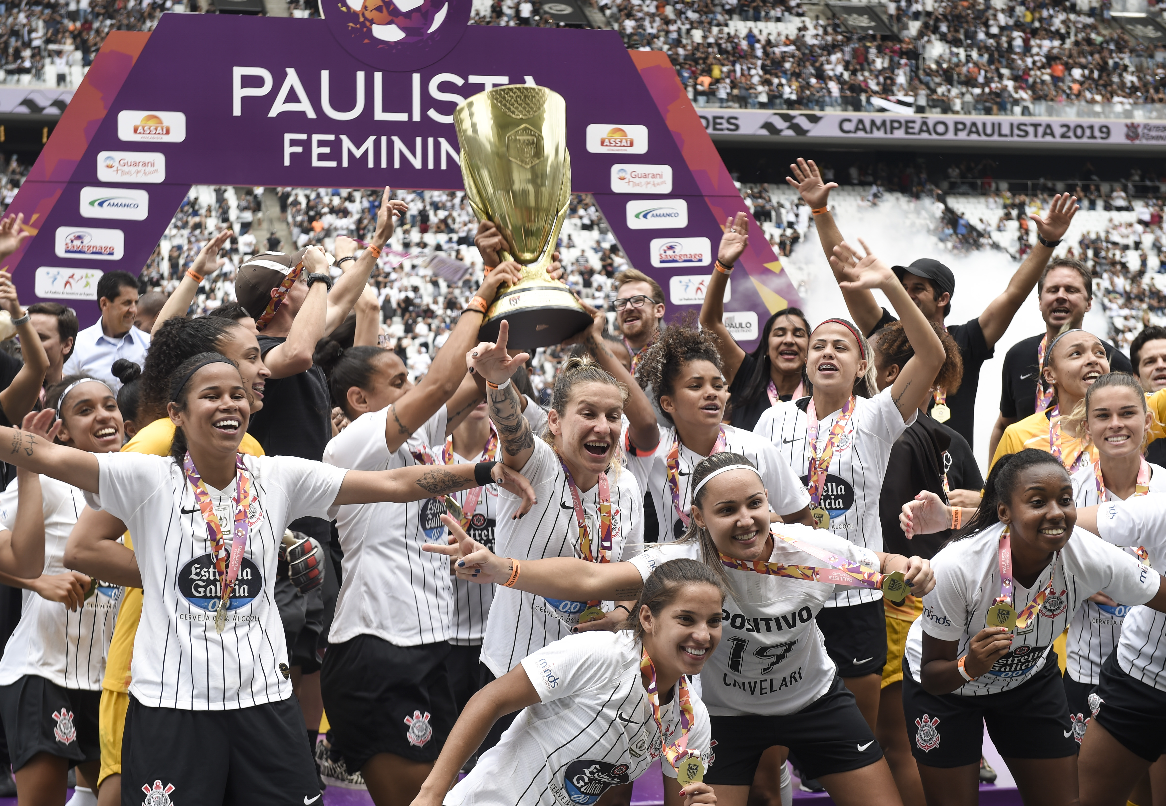 Corinthians goleia o São Paulo e é campeão do Paulistão Feminino