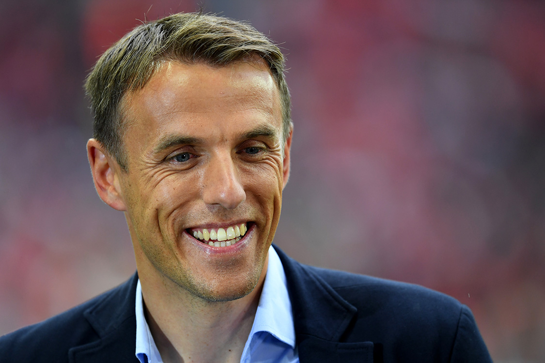 Phil Neville pede desculpas por comentários preconceituosos