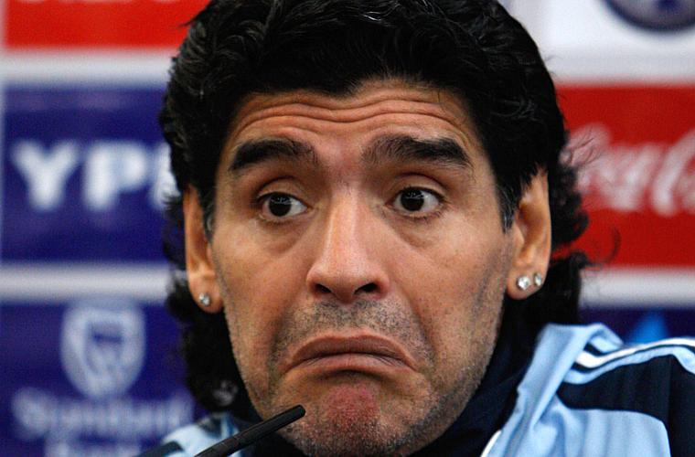“Jogando assim, Sampaoli não pode voltar para a Argentina”, diz Maradona