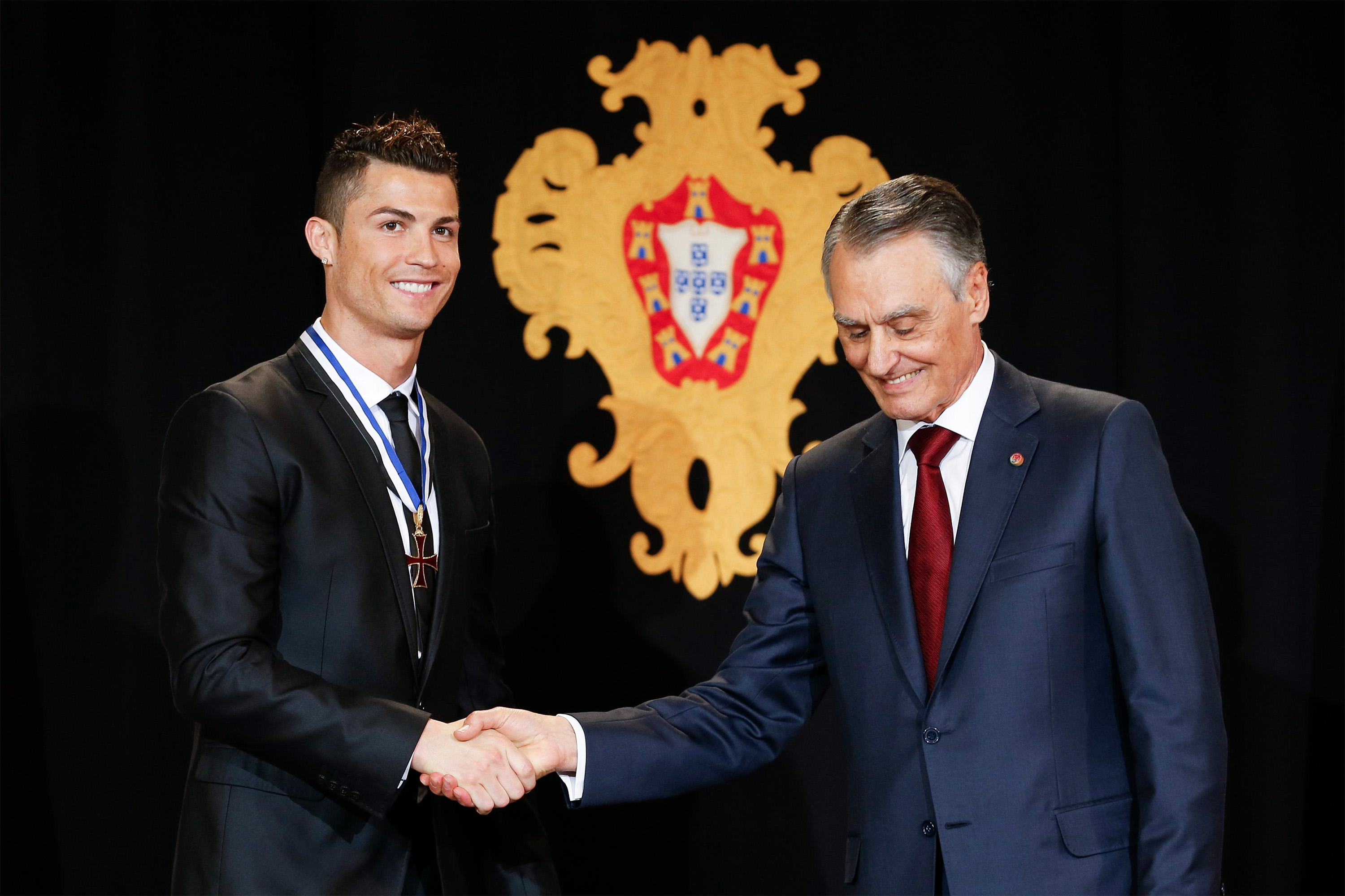 Por fraude fiscal, Cristiano Ronaldo pode perder condecorações em Portugal