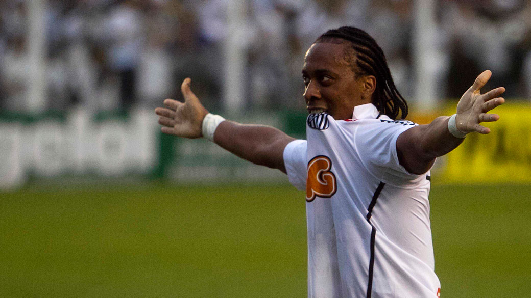 Palmeiras confirma acerto com o volante Arouca