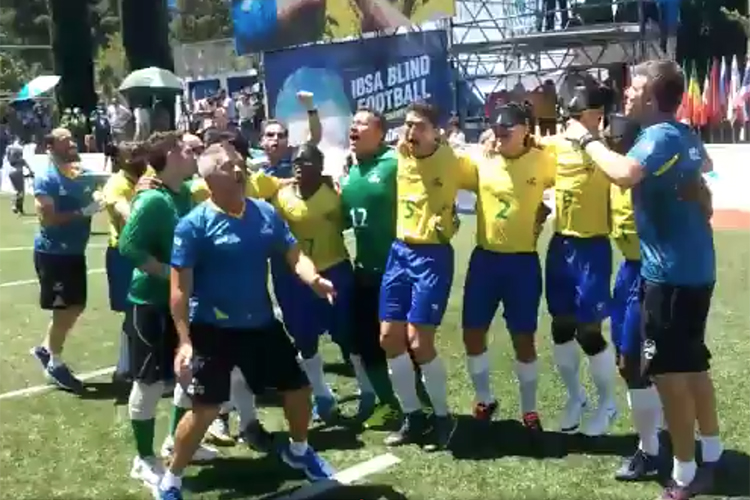 Brasil vence a Argentina e se torna campeão mundial de futebol de