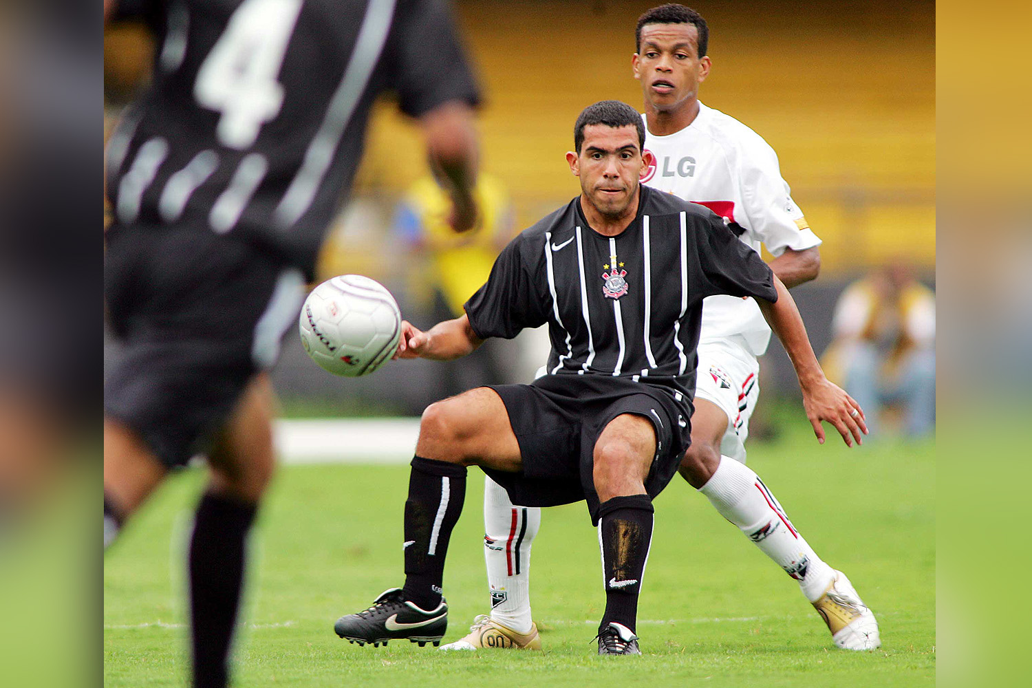 Tevez, do Corinthians, durante clássico contra o São Paulo -