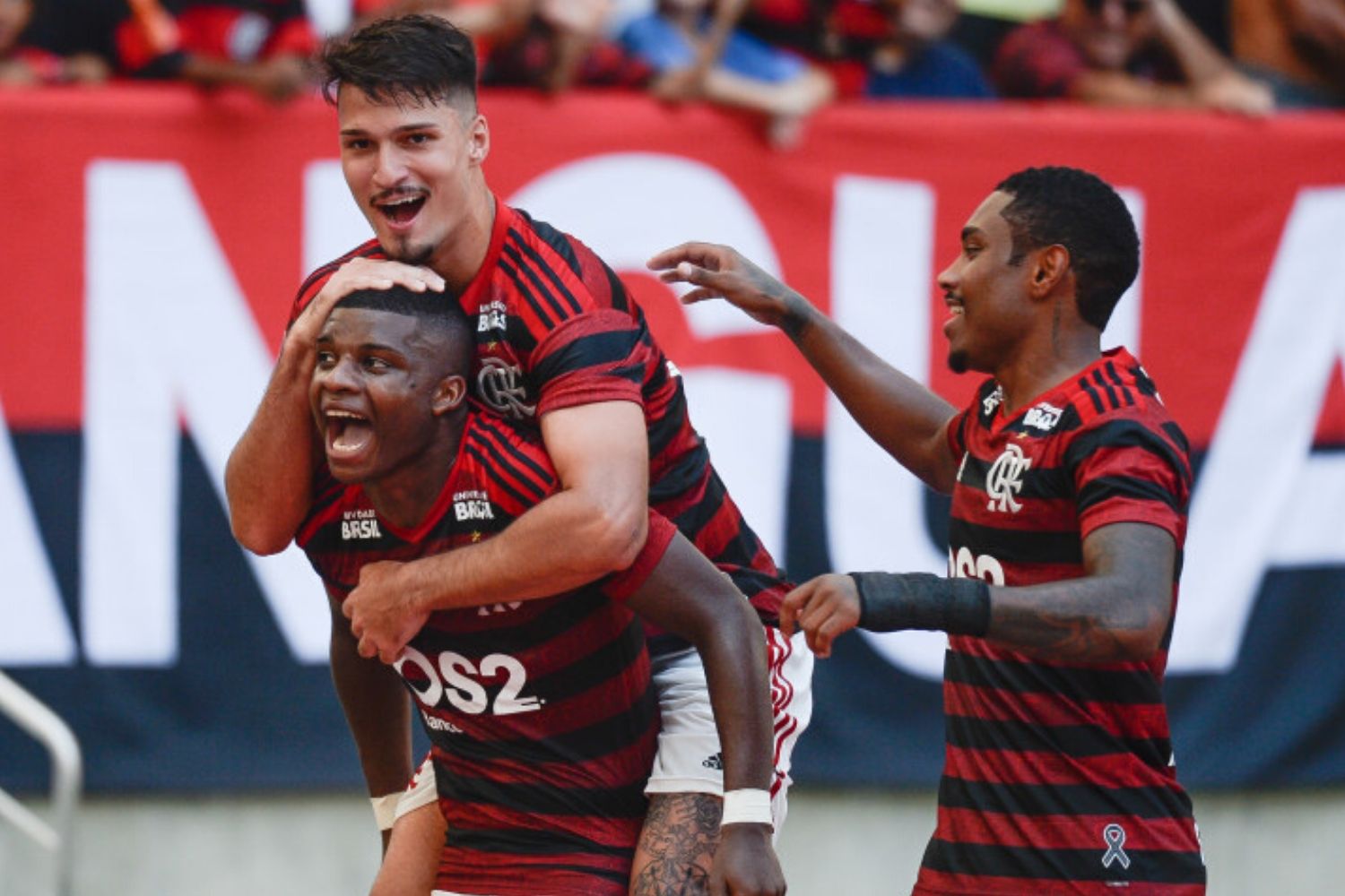 Thuler, do Flamengo, chama o atacante Lincoln de ‘macaco’ em vídeo