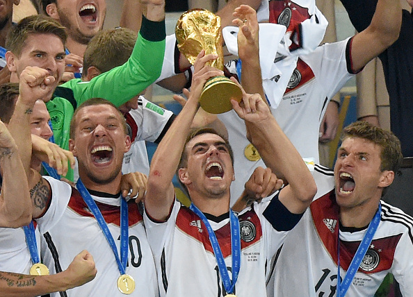 Lahm, capitão da Alemanha, levantou a taça da Copa de 2014.