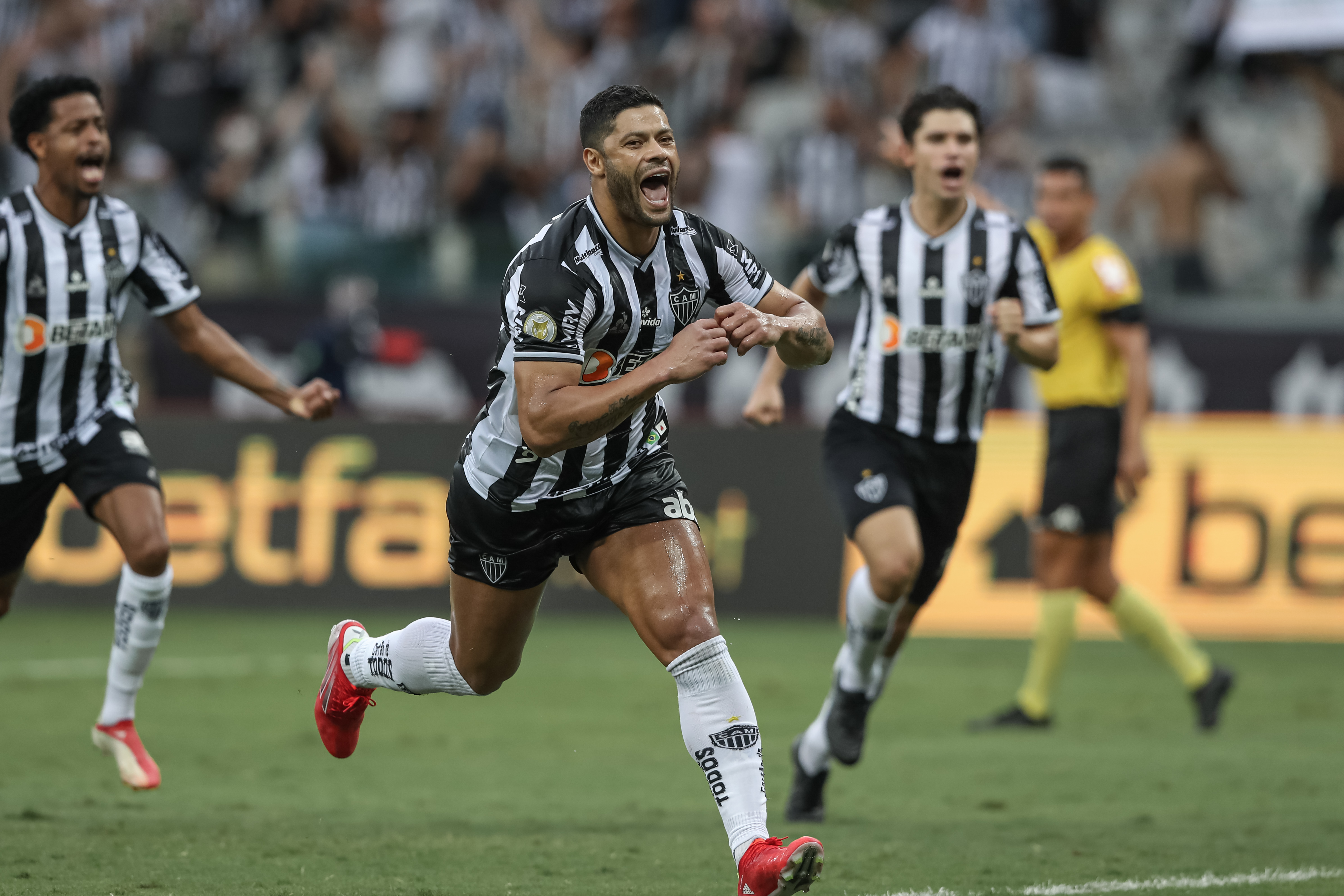 Hulk comemora seu gol pelo Atlético Mineiro -