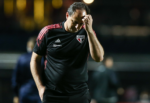 SAO PAULO, BRAZIL - OCTOBER 14: Rogerio Ceni head coach of Sao Paulo reacts during a match between Sao Paulo and Ceara as part of Brasileirao Series A at Morumbi Stadium on October 14, 2021 in Sao Paulo, Brazil. (Photo by Alexandre Schneider/Getty Images)