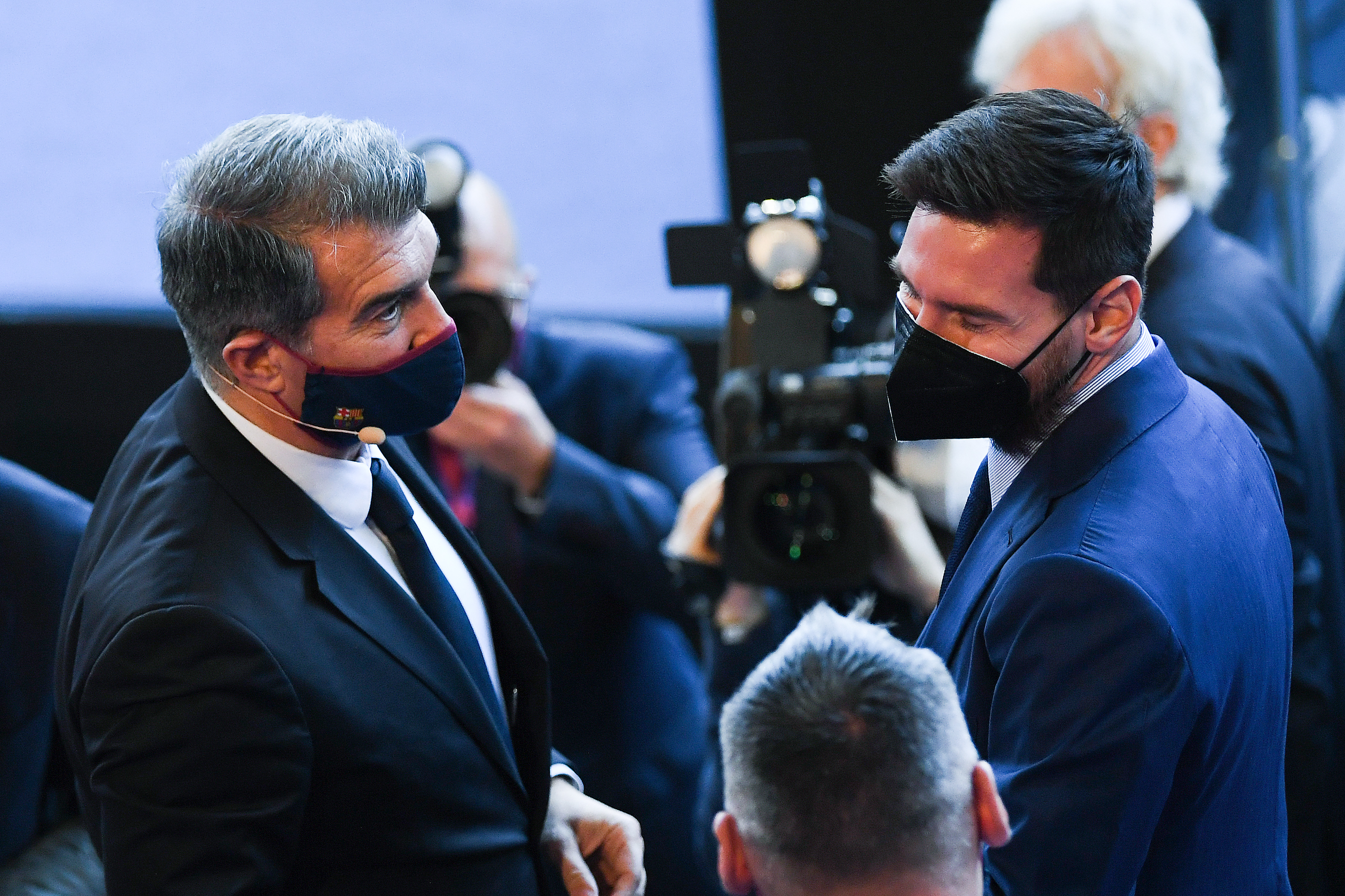 Joan Laporta e Lionel Messi nos últimos momentos antes da despedida do Barcelona -
