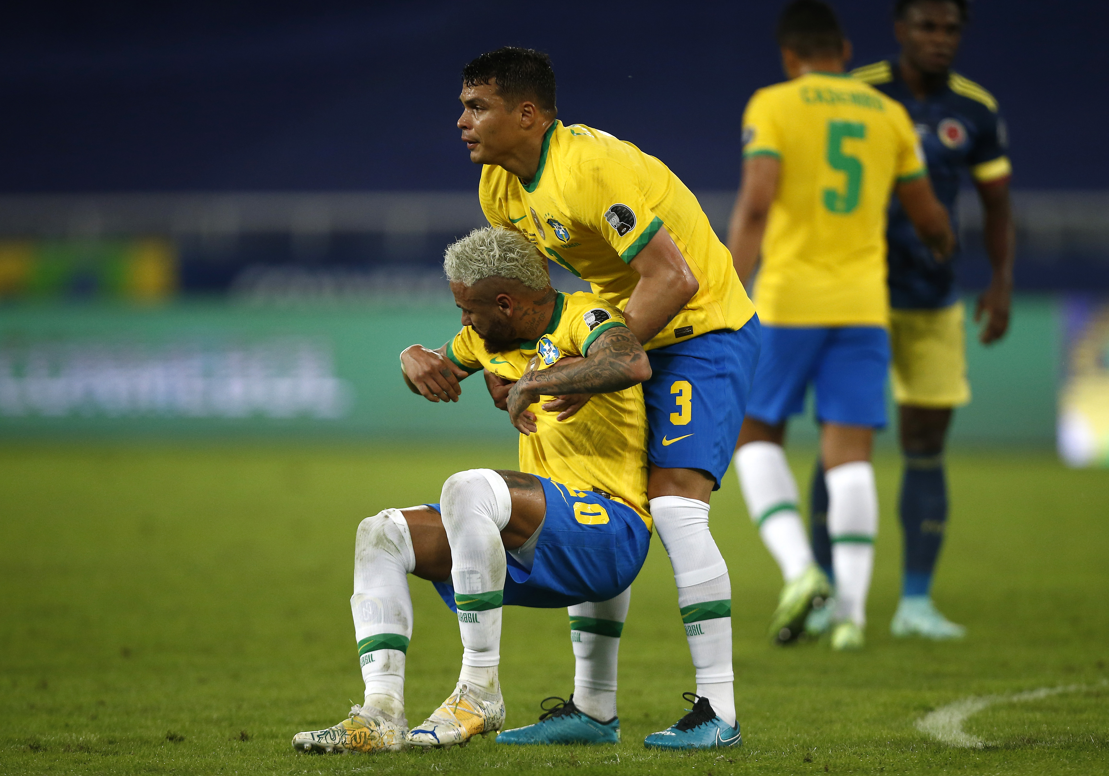 Thiago Silva lembra fama de chorão e vê perseguição pessoal a Neymar