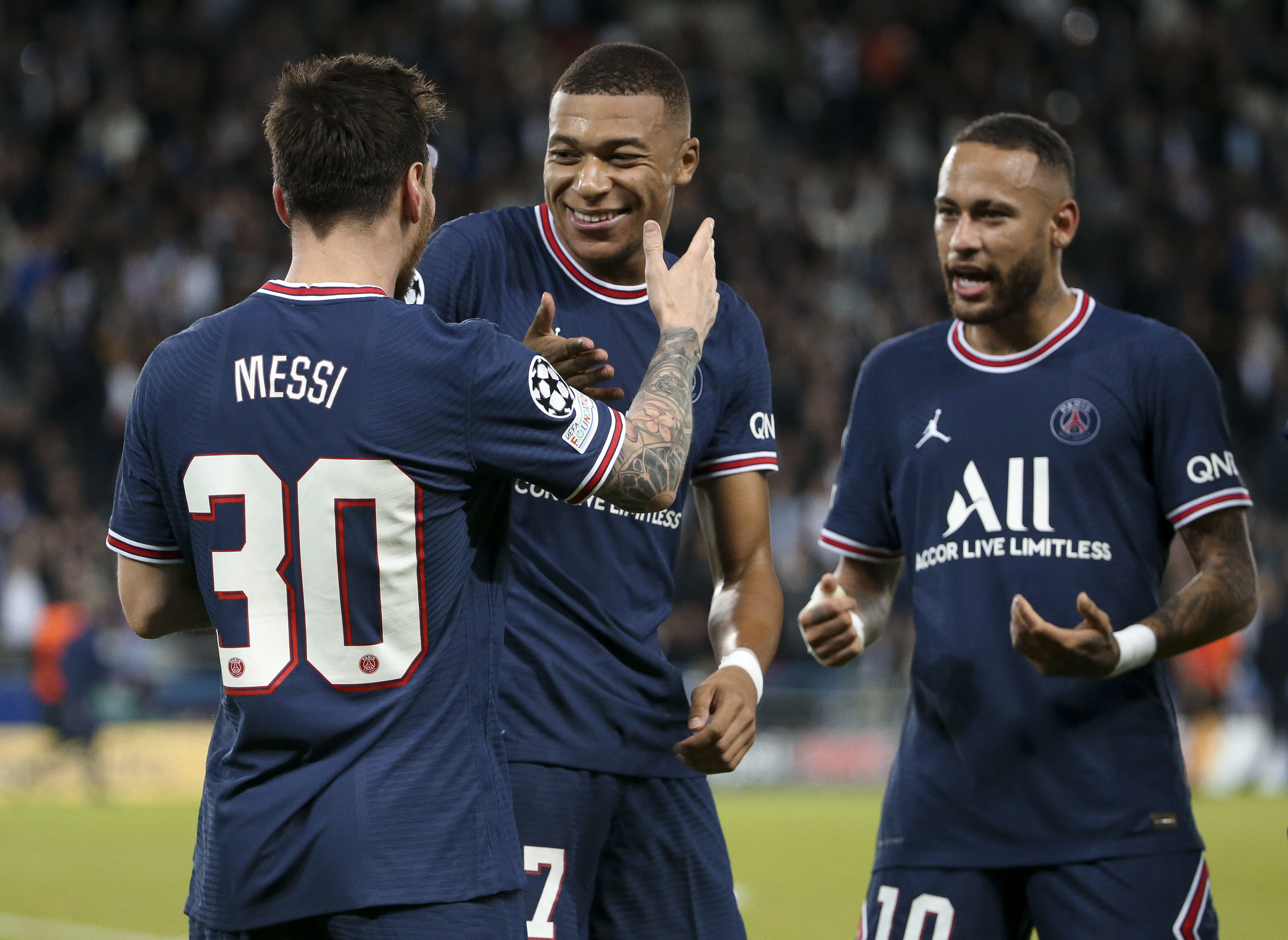 Mbappé ao lado de Neymar e Messi -
