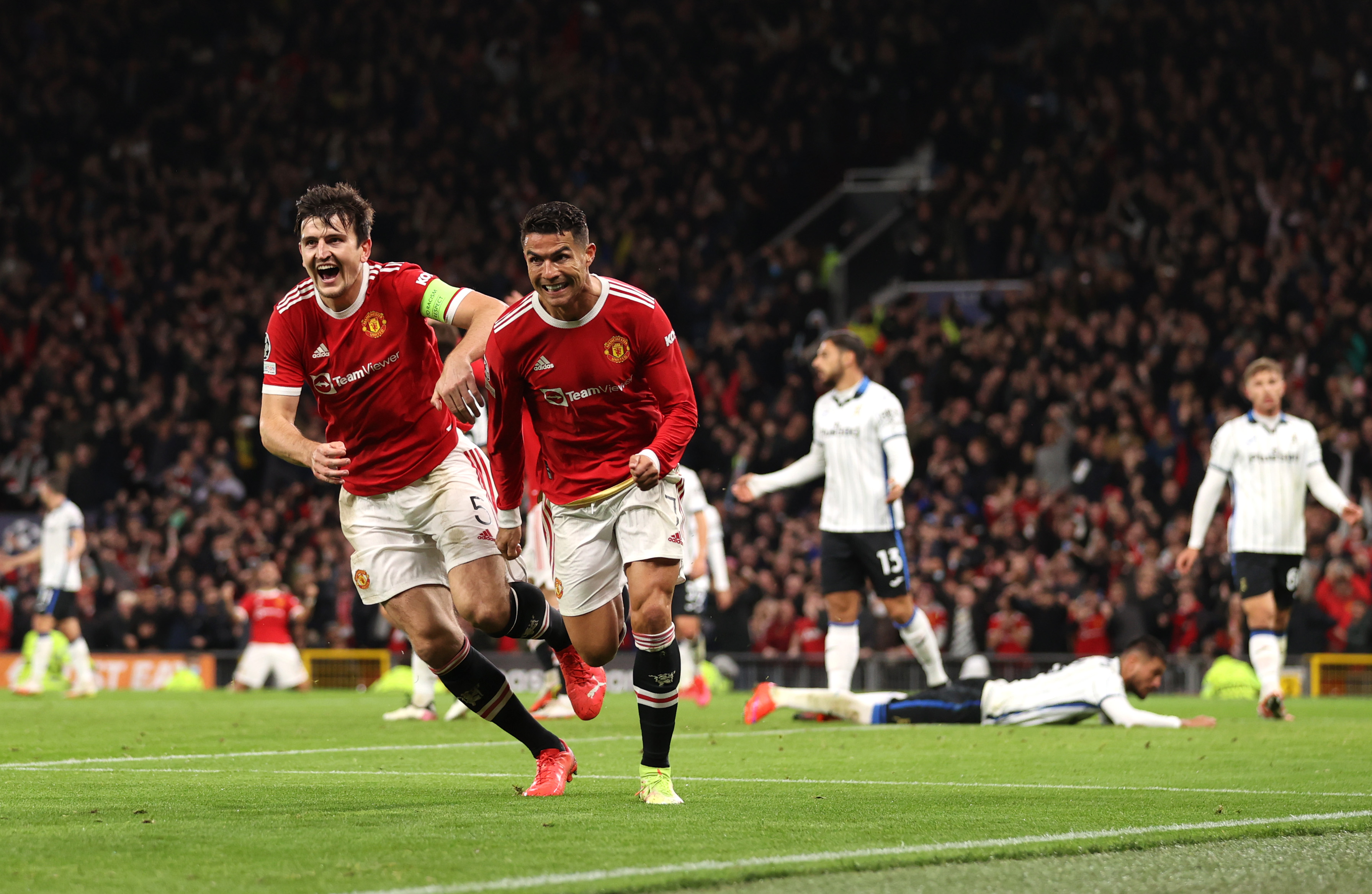 Cristiano Ronaldo comemora gol da virada do United sobre a Atalanta