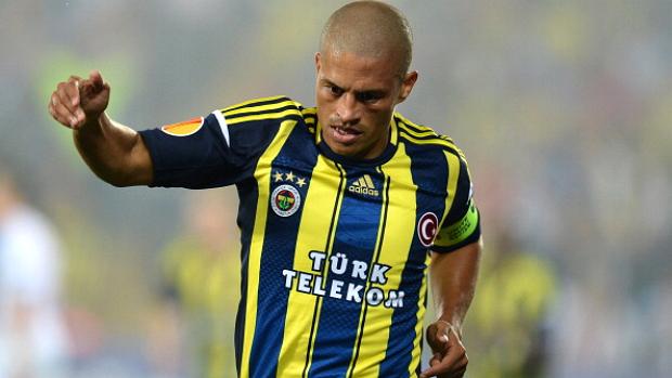 Após 8 anos, Alex é dispensado do Fenerbahçe