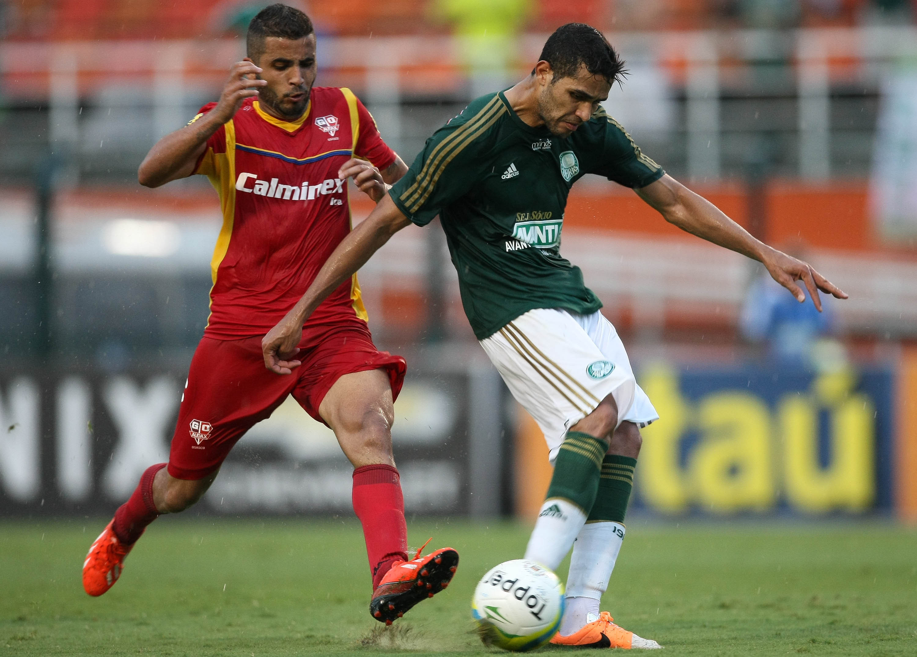 Palmeiras empata com Atlético-PR na estreia de Dorival