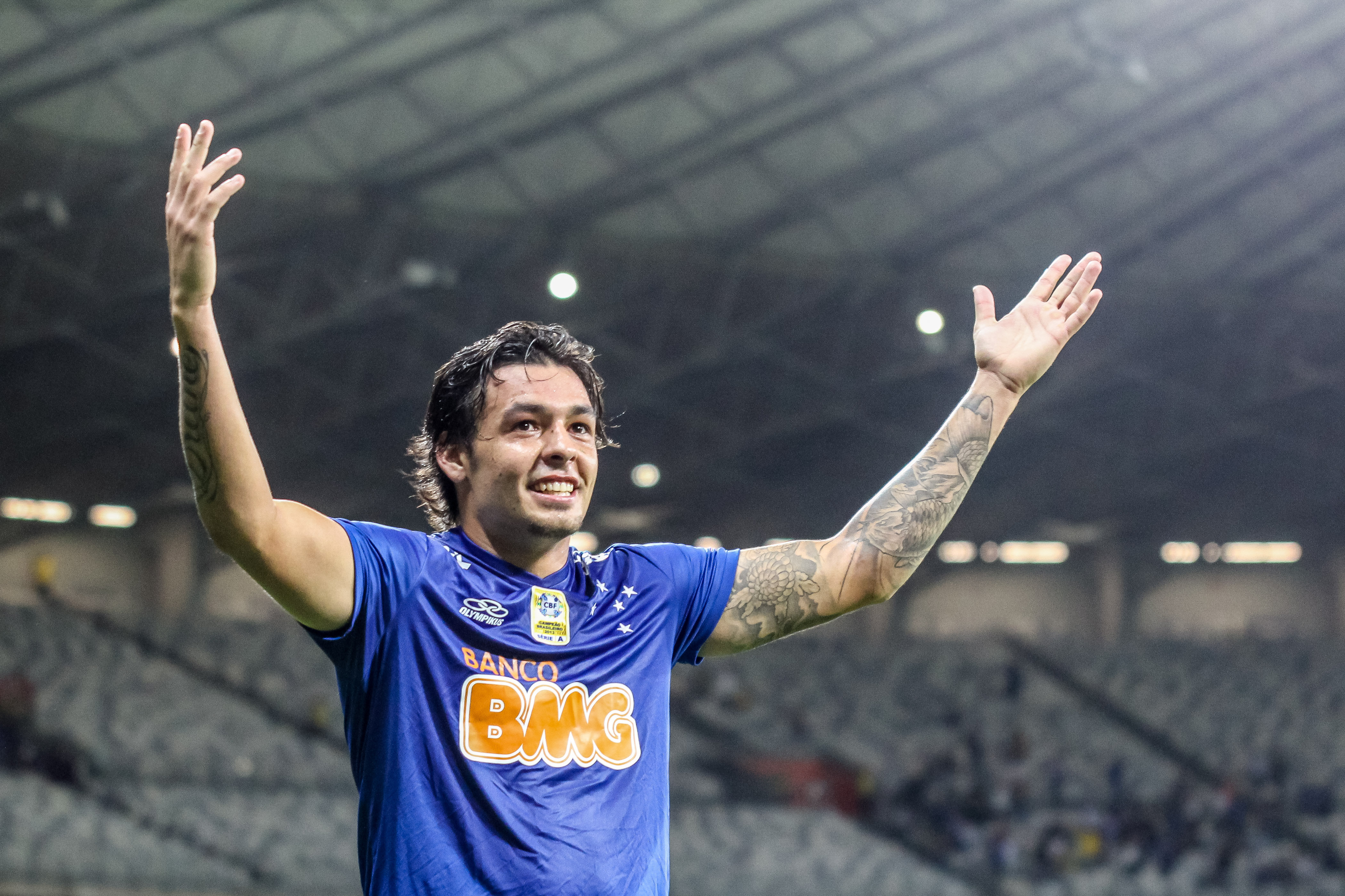 Bola de Ouro: Goulart ultrapassa Kaká e disputa pega fogo