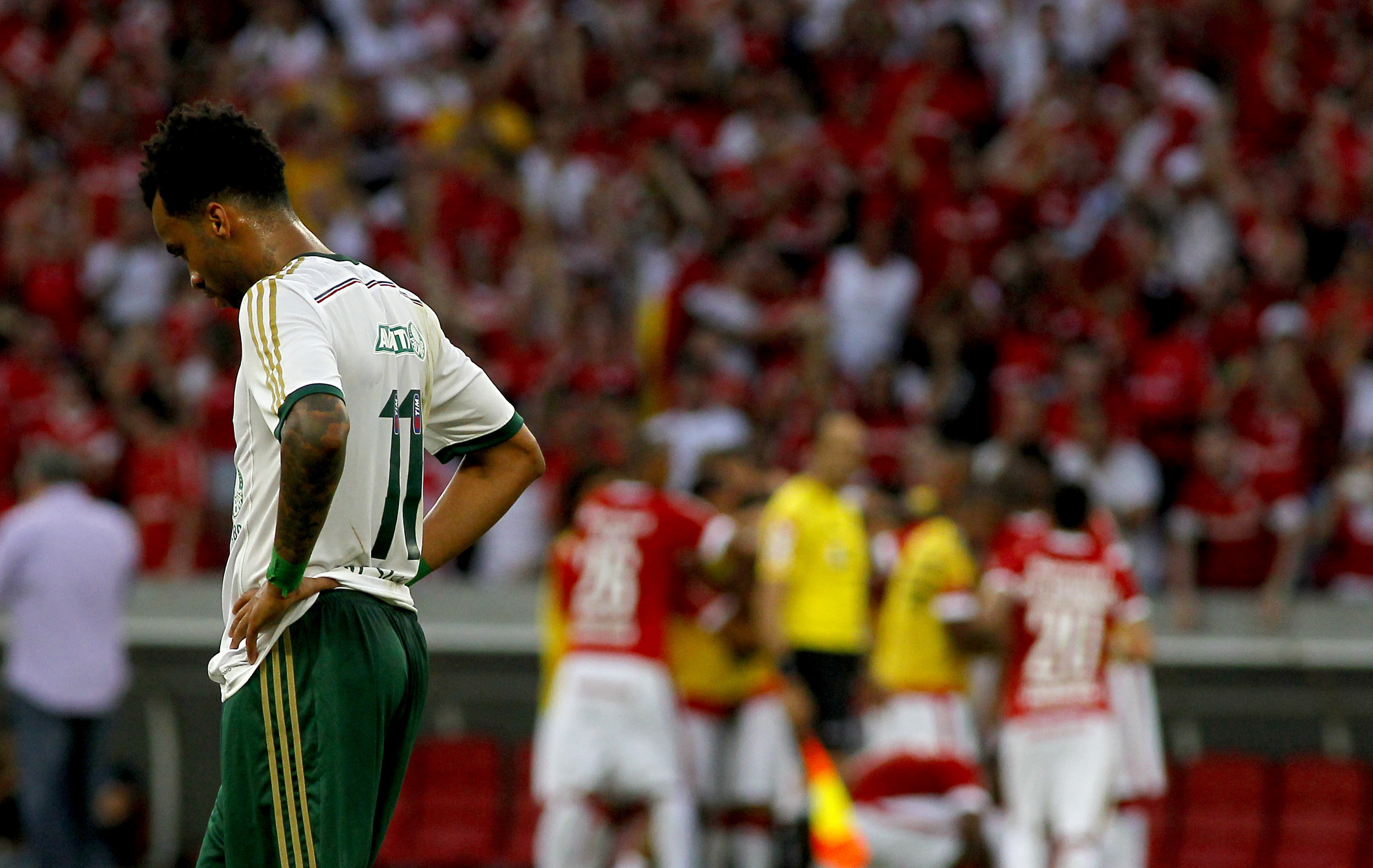 Palmeiras perde para o Inter e se complica ainda mais