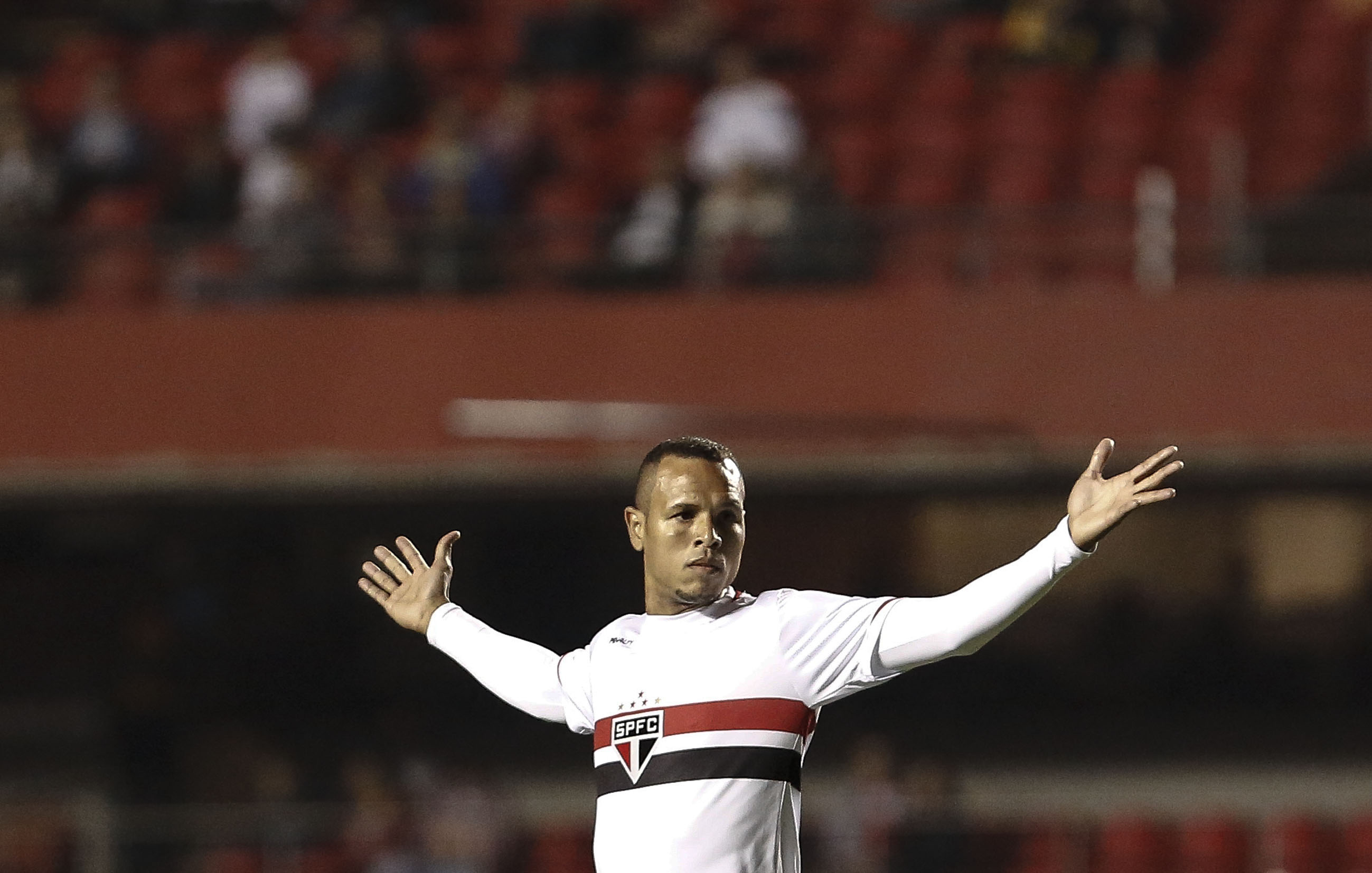 Luis Fabiano leva ‘multa pesada’ por sua 14ª expulsão