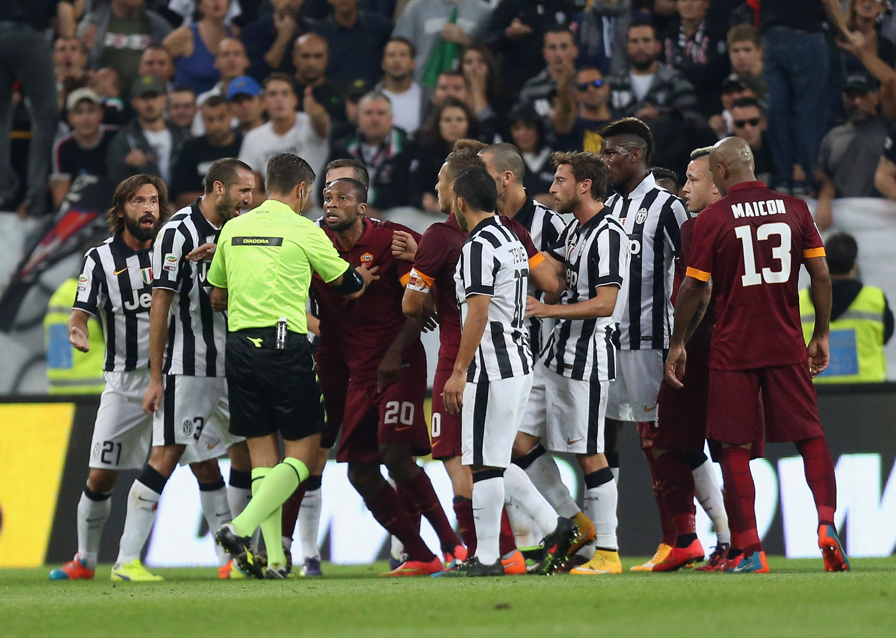 Itália pede à Fifa para testar uso do replay na arbitragem