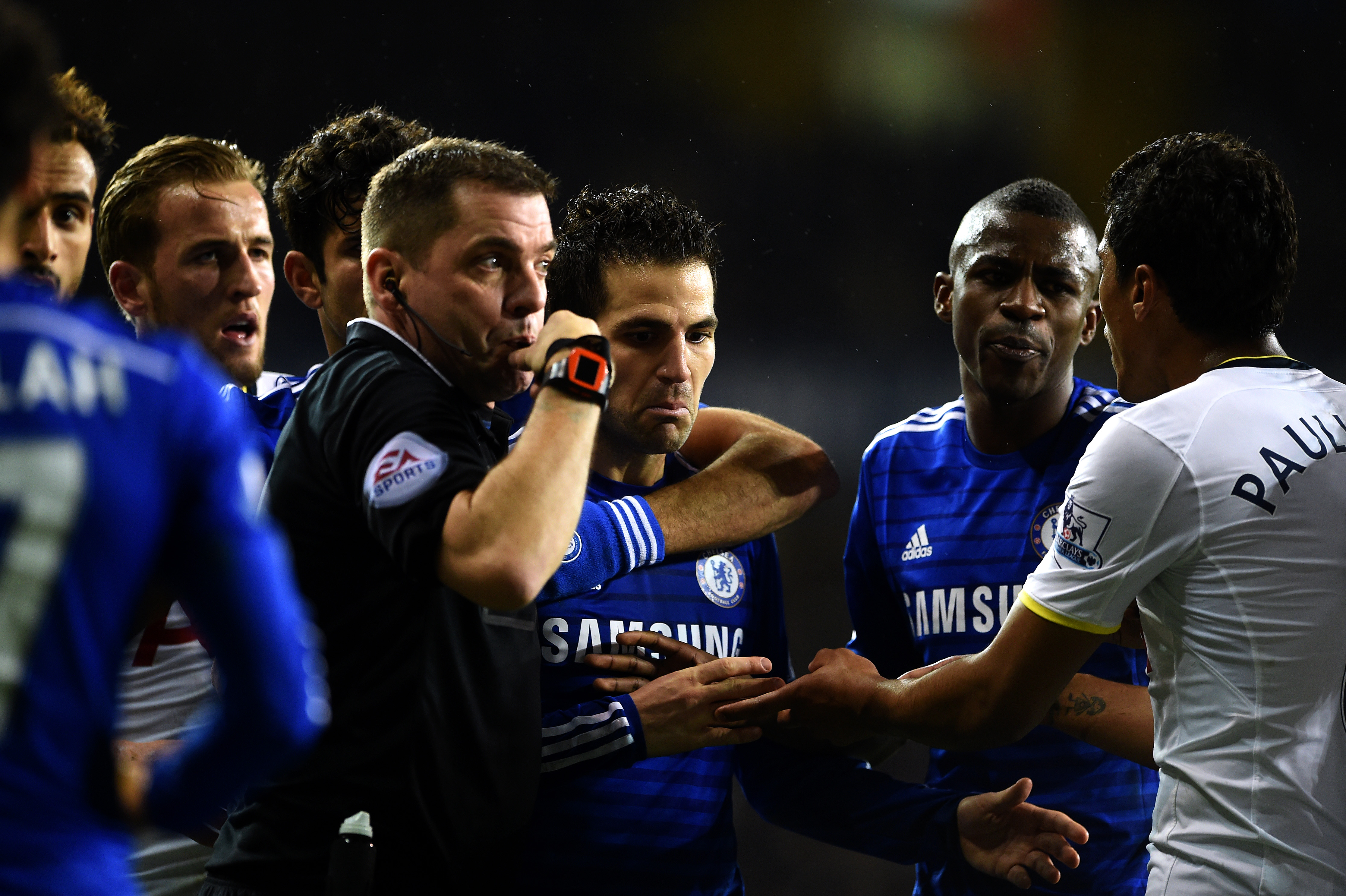 Chelsea perde por 5 a 3 e deixa de ser líder isolado