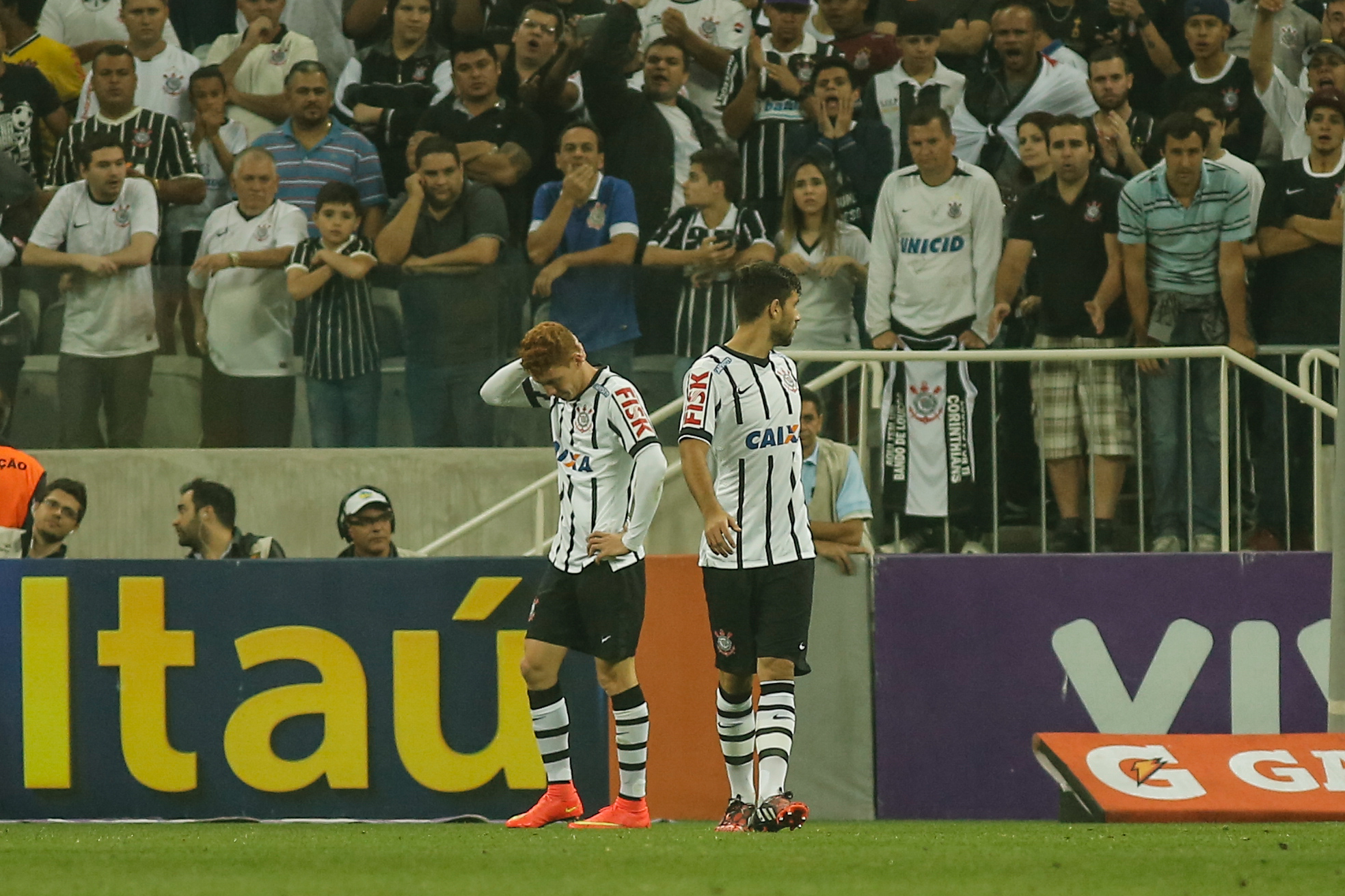Trapalhada de lateral corintiano garante um lugar entre os piores gols contra do futebol; assista à seleção