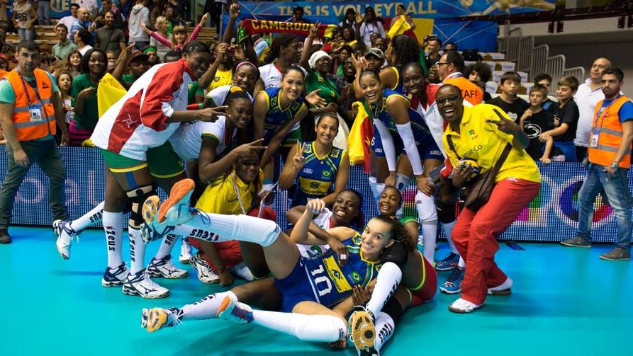Brasil atropela Camarões e soma sua 2ª vitória no Mundial
