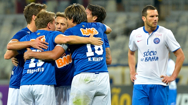 Cruzeiro vence Bahia de virada e abre 7 pontos na frente