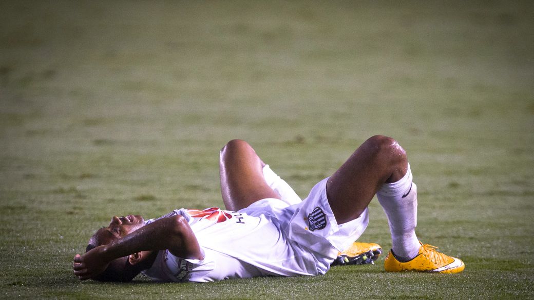 Santos deve jogar sem Robinho contra Corinthians em SP