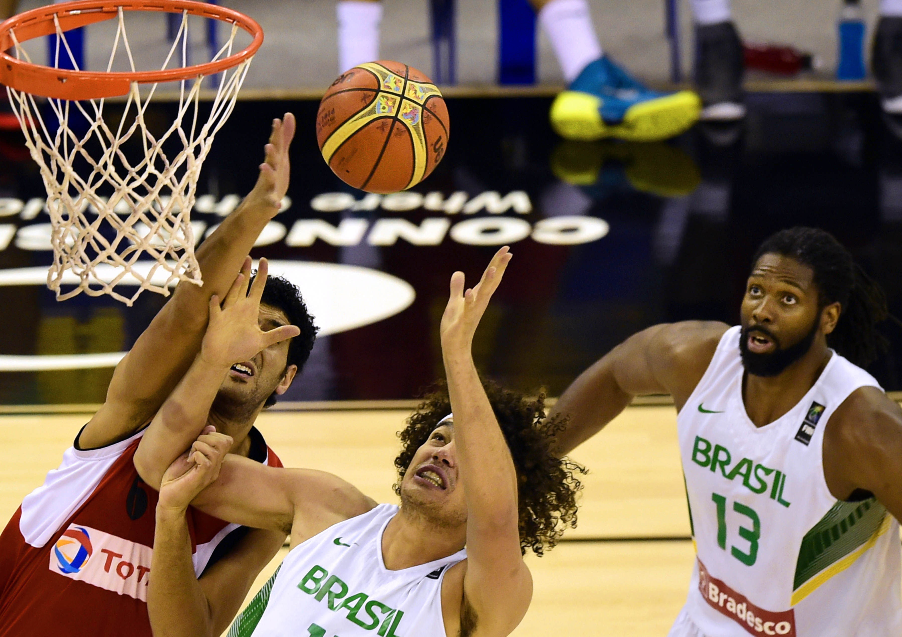 Brasil atropela Egito e avança em 2º do grupo no Mundial