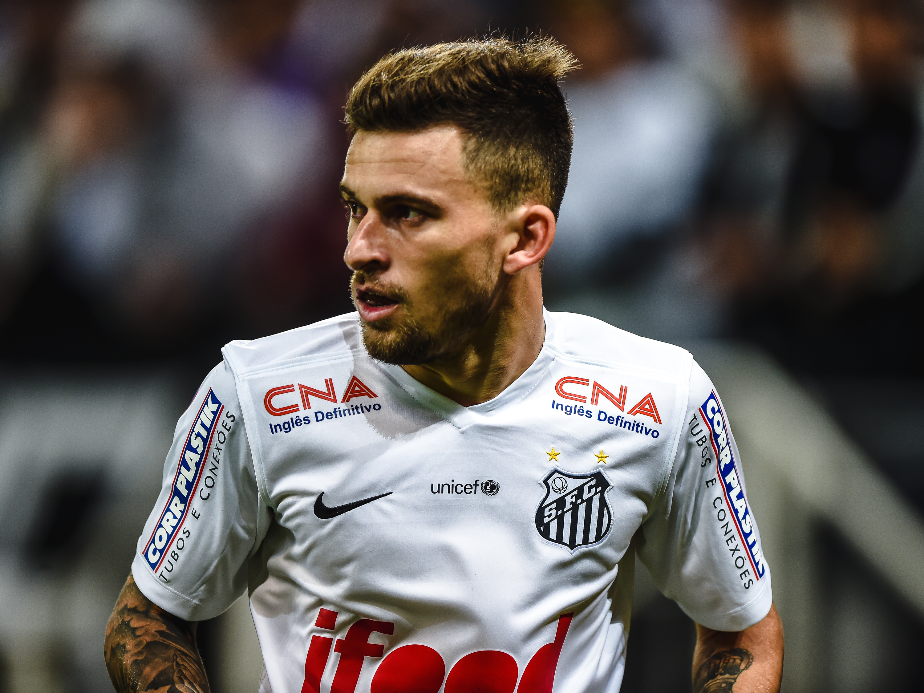 O meia Lucas Lima do Santos na partida contra o Corinthians, válida pelas oitavas de final da Copa do Brasil 2015