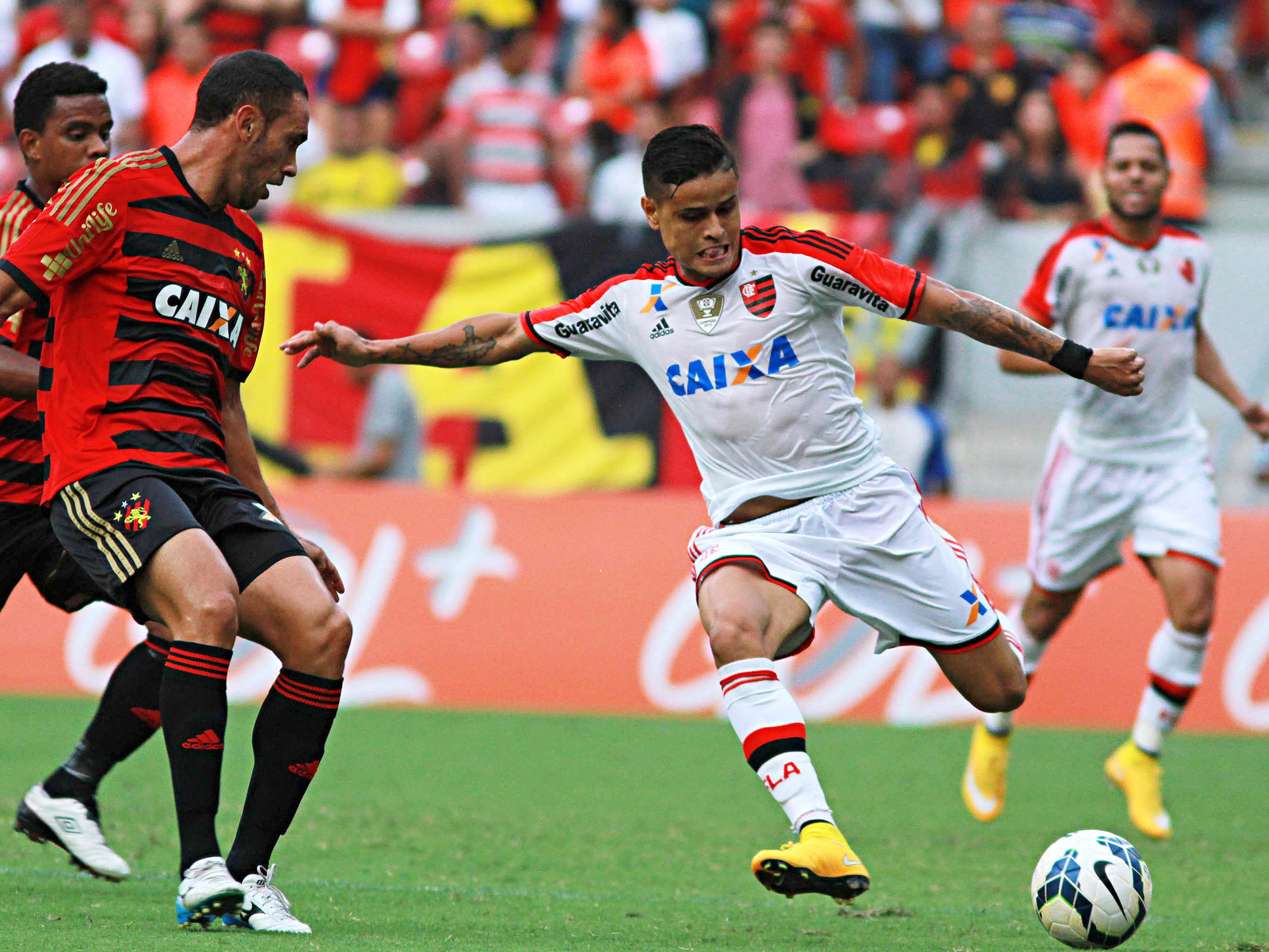 Flamengo faz 2 a 0, mas Sport empata com gol irregular