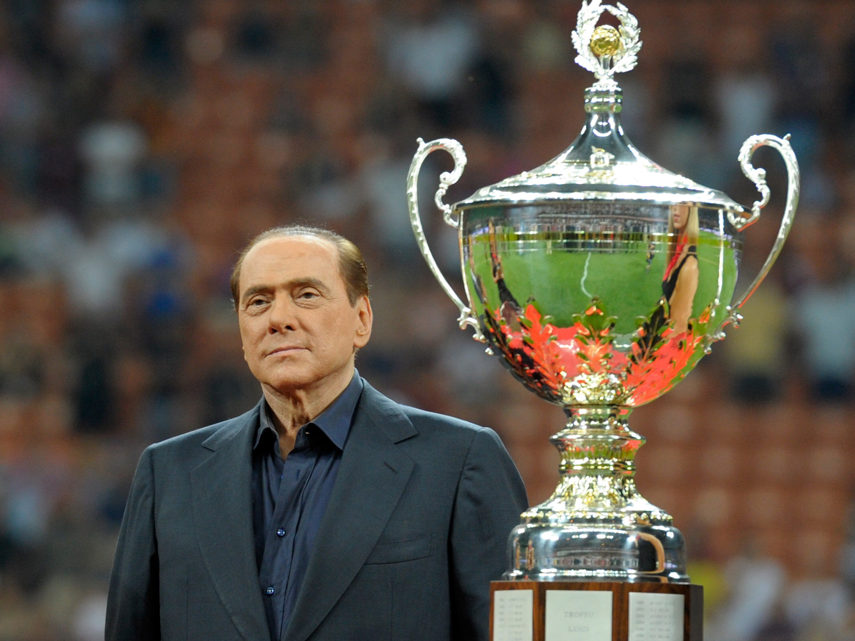 Berlusconi conclui venda do Milan para grupo chinês