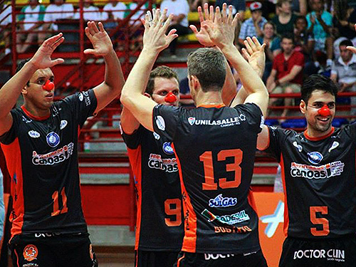 Astros do vôlei protestam contra CBV nas redes sociais