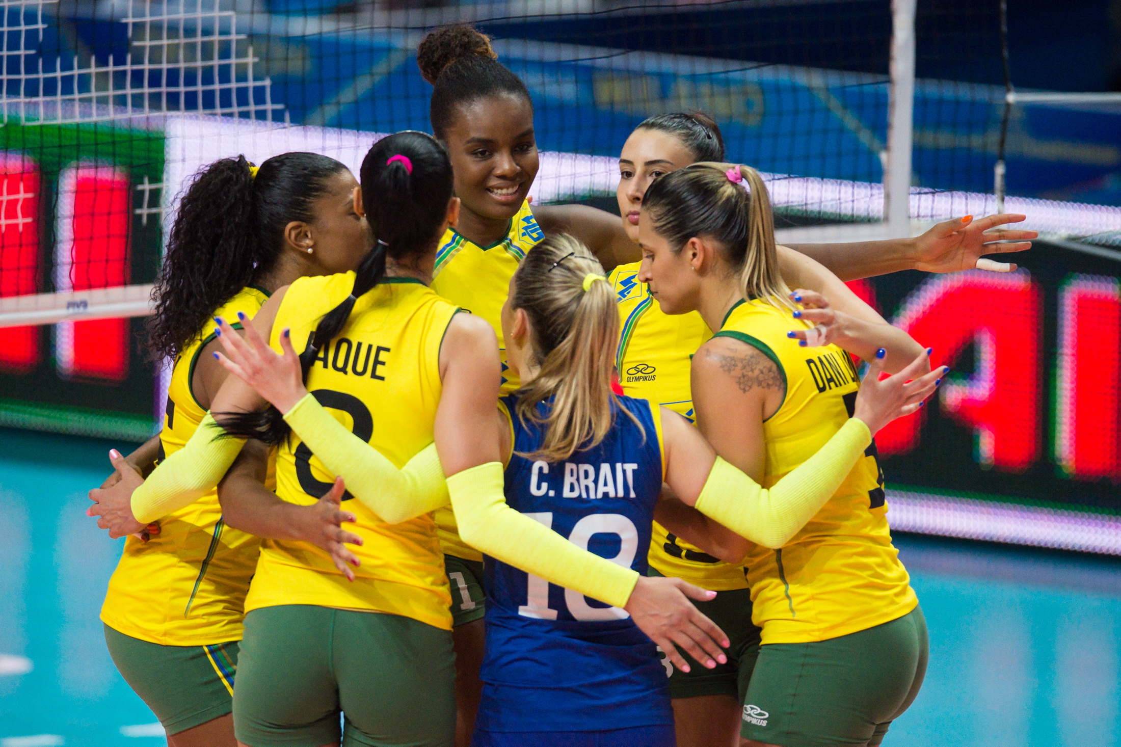 Brasil avança invicto à semifinal no Mundial de Vôlei