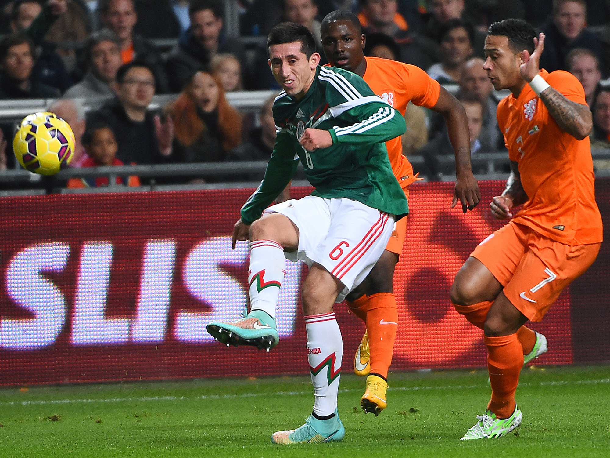 México dá o troco na Holanda e vence duelo em Amsterdã