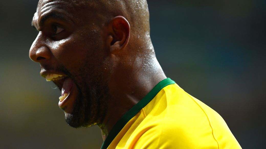 Boatos sobre corte de Maicon irritam jogadores da seleção