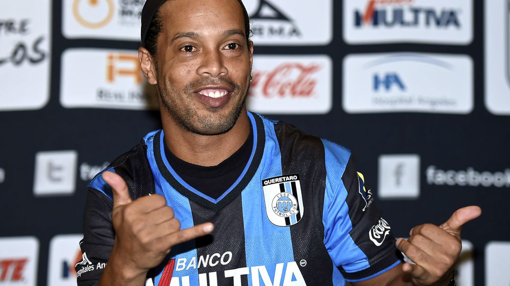 No Dia da Mentira, Racing uruguaio anuncia Ronaldinho e admite piada