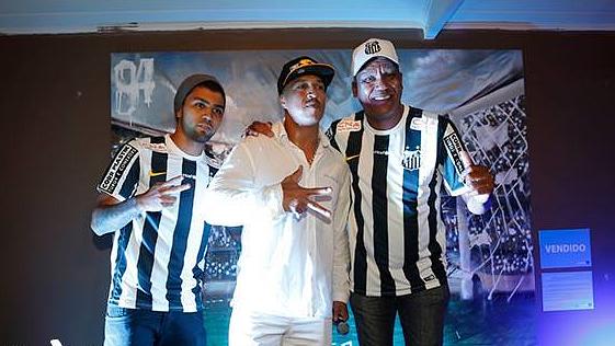 Santos lança camisa em festa com Chulapa e Mano Brown