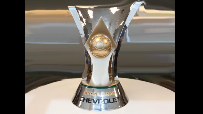 CBF exibe novo troféu que será entregue ao Cruzeiro