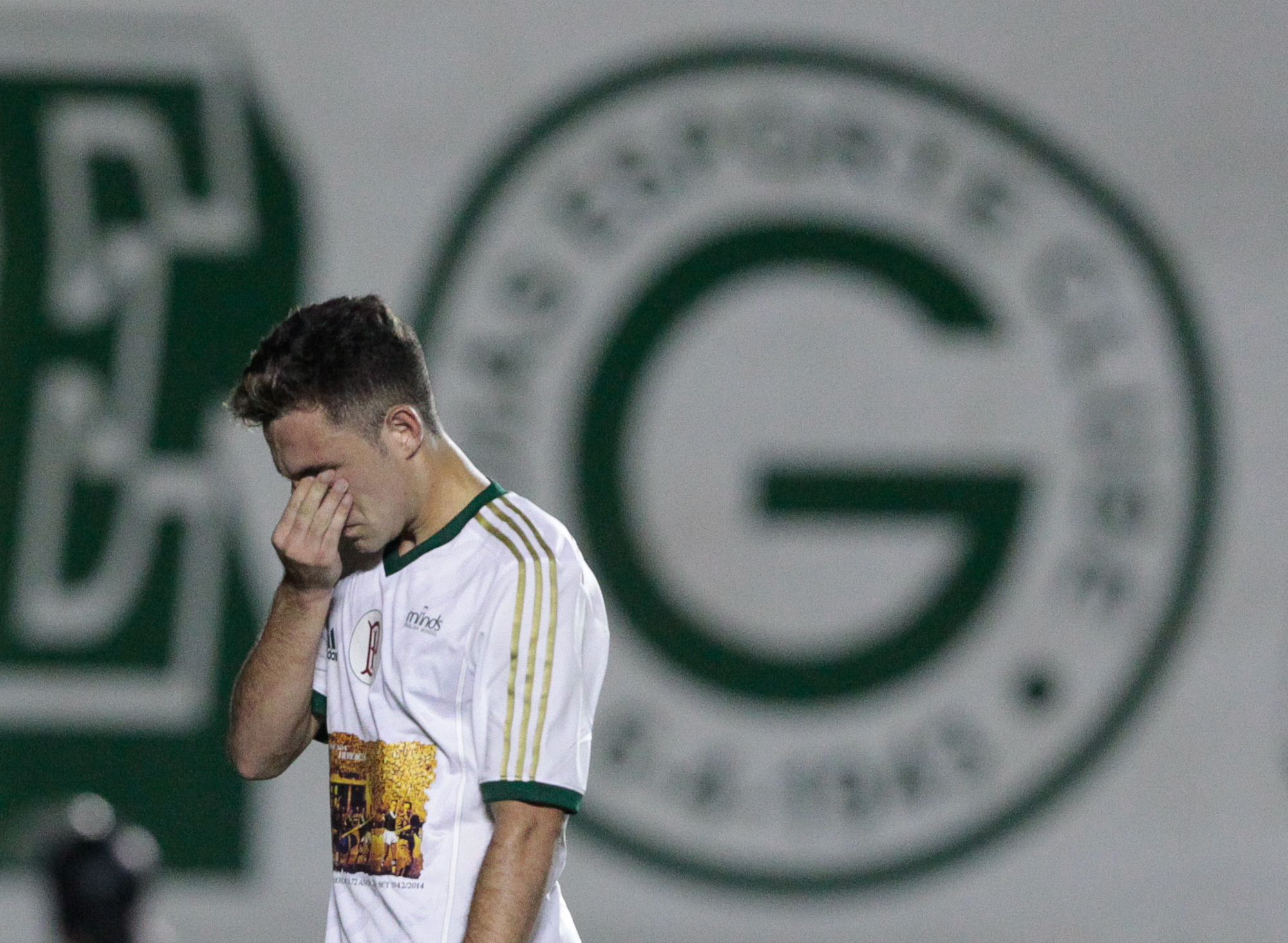 Goiás humilha com 6 a 0 e deixa Palmeiras na lanterna